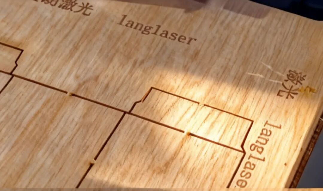 Εξερευνώντας το απεριόριστο δυναμικό των συστημάτων μήτρας μαχαιριών λέιζερ!